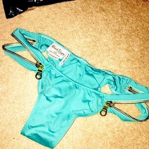 Beach Bunny Bikini 👙 🩵1 OF 200 Made🩵  Limited Edition "Love Lockdown"  NWT